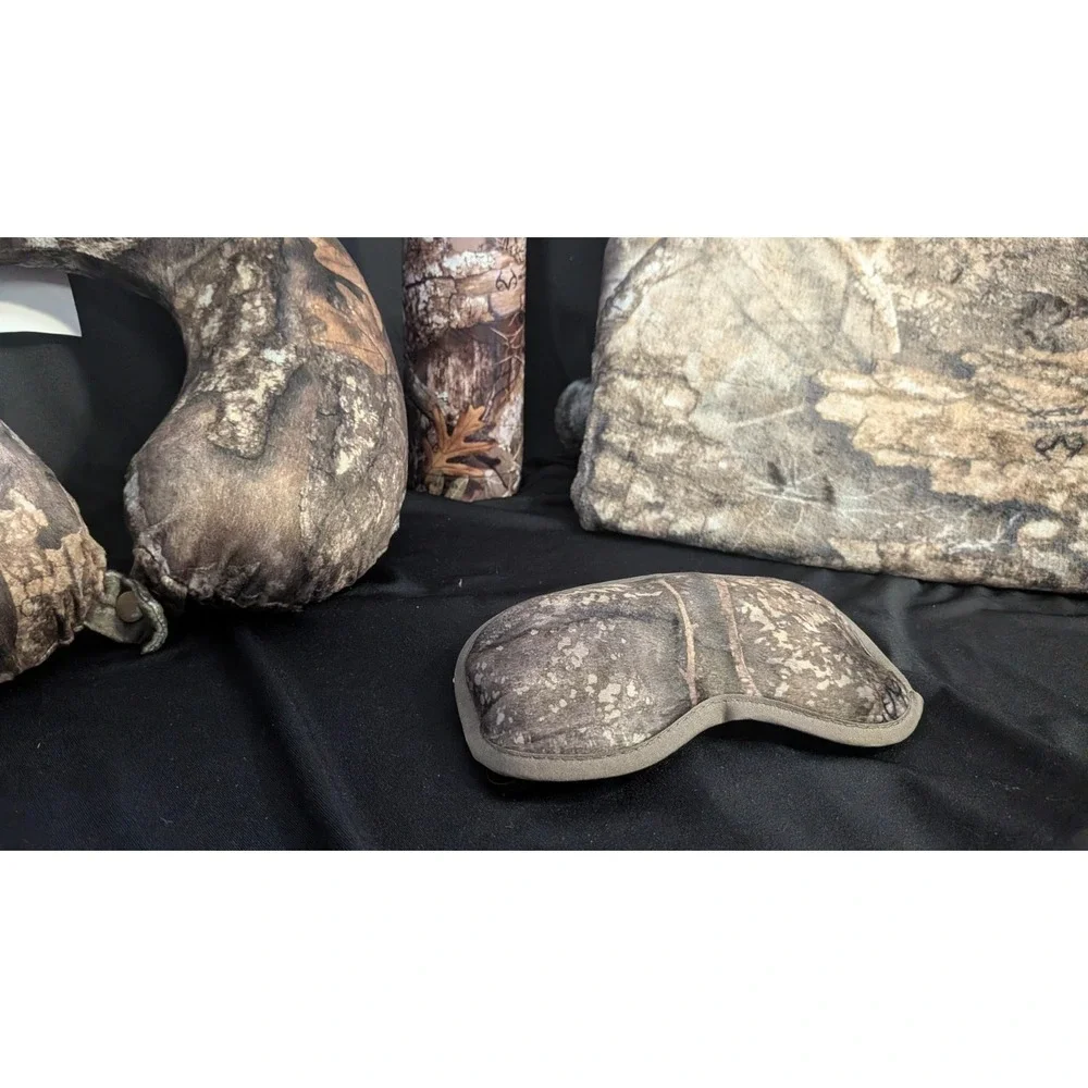 Realtree APX Comfort Set Neck Pillow‎ eye mask, throw blanket and thermos